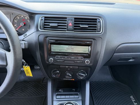 Used 2011 Volkswagen Jetta S image 24