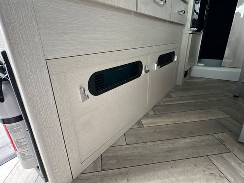 Used 2023 Mercedes-Benz Sprinter 2500 image 32