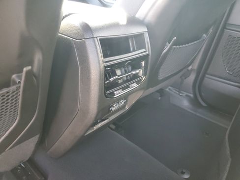 Used 2023 Jeep Grand Cherokee Altitude image 11