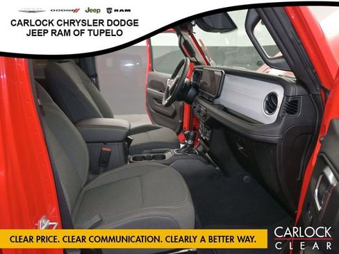 Used 2025 Jeep Wrangler Sahara image 37