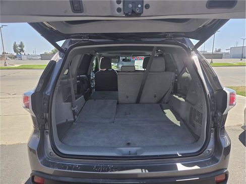 Used 2016 Toyota Highlander XLE FWD image 9