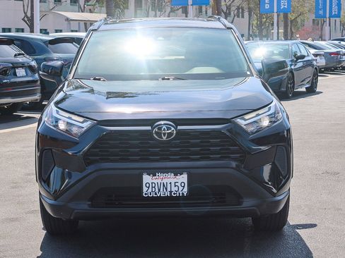 Used 2022 Toyota RAV4 XLE w/ Convenience Package image 2