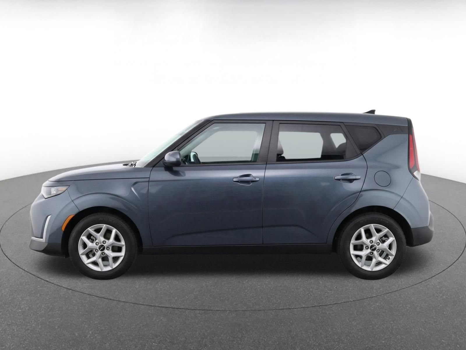 Used 2025 Kia Soul LX w/ LX Technology Package FWD image 4