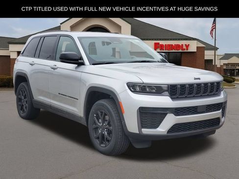 New 2026 Jeep Grand Cherokee Altitude AWD/4WD image 2