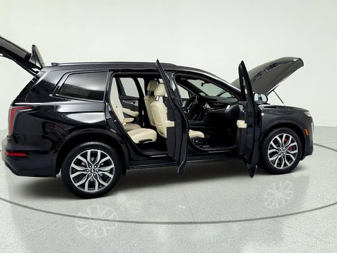 Certified 2023 Cadillac XT6 Sport w/ Technology Package AWD/4WD image 13