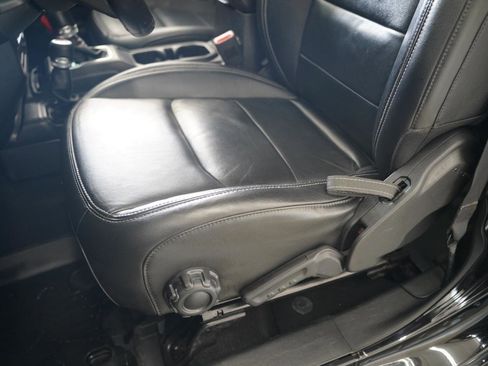 Used 2018 Jeep Wrangler Unlimited Sahara AWD/4WD image 27