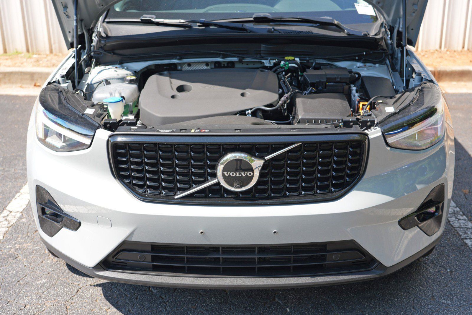 Used 2024 Volvo XC40 B5 Plus w/ Climate Package AWD/4WD image 8