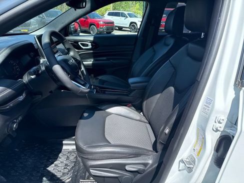 Used 2023 Jeep Compass Latitude AWD/4WD image 14