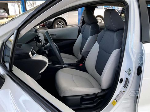 Used 2022 Toyota Corolla LE image 7