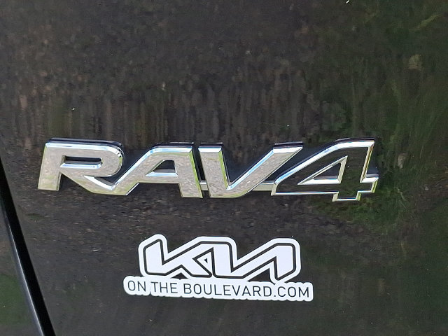 Used 2023 Toyota RAV4 LE AWD/4WD image 29