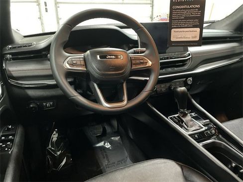 Used 2024 Jeep Compass Trailhawk image 17