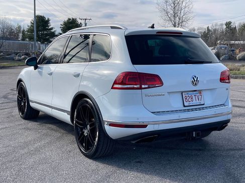 Used 2016 Volkswagen Touareg VR6 image 3