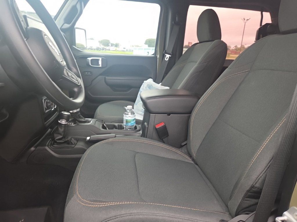 Used 2025 Jeep Wrangler Sport AWD/4WD image 25