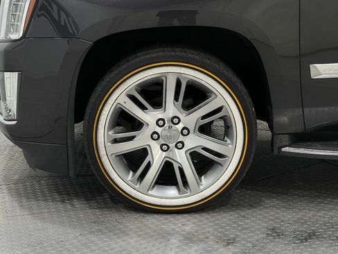 Used 2016 Cadillac Escalade ESV Luxury AWD/4WD image 34