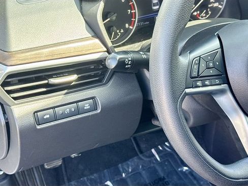 Used 2024 Nissan Altima 2.5 SV FWD image 10