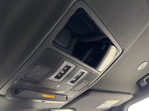 Used 2025 Land Rover Defender 110 S image 73