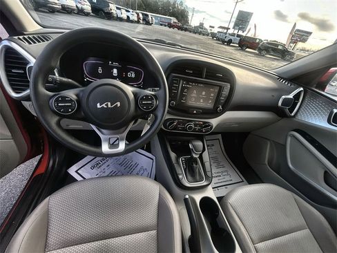 Used 2024 Kia Soul LX image 10