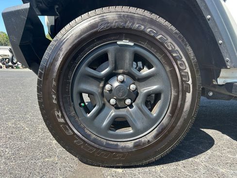 Used 2024 Jeep Gladiator Sport AWD/4WD image 9