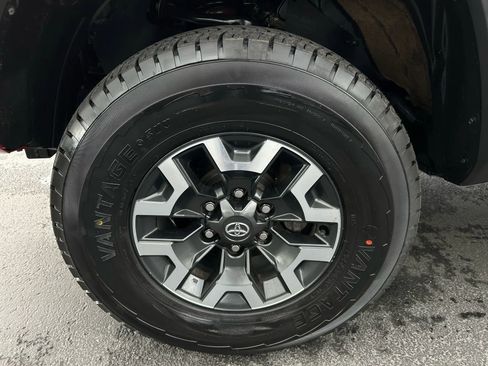 Used 2021 Toyota Tacoma TRD Off-Road w/ Technology Package image 28