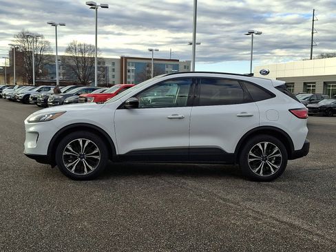 Certified 2022 Ford Escape SE w/ SE Sport Appearance Package image 6