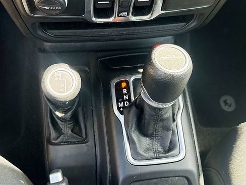 Used 2021 Jeep Gladiator Sport AWD/4WD image 18