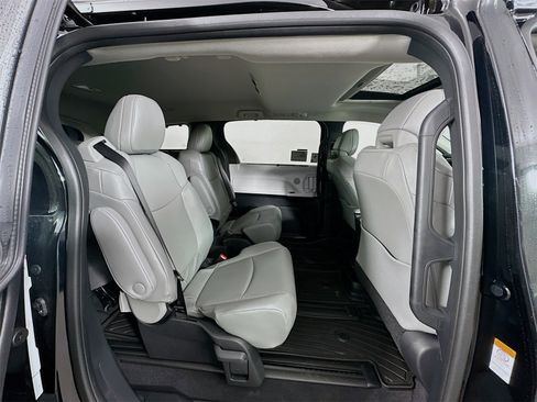 New 2026 Toyota Sienna XLE image 30