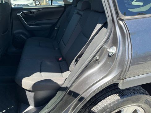 Used 2021 Toyota RAV4 LE AWD/4WD image 14