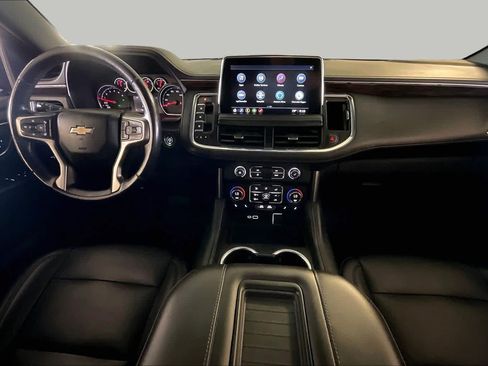 Used 2021 Chevrolet Suburban LT w/ Luxury Package RWD image 13