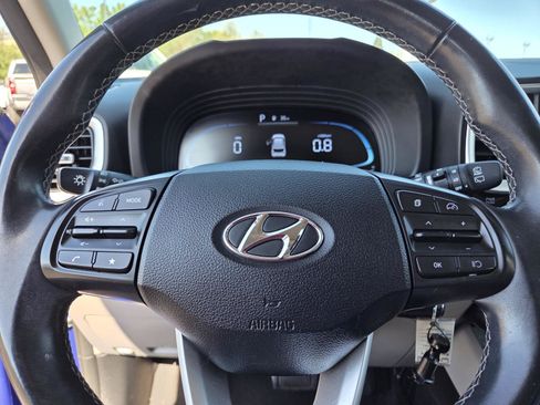 Used 2023 Hyundai Venue SEL FWD image 24