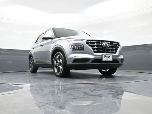 Certified 2021 Hyundai Venue SEL w/ Premium Package image 28