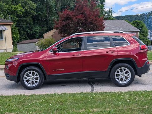 Used 2015 Jeep Cherokee Latitude w/ Cold Weather Group AWD/4WD image 8