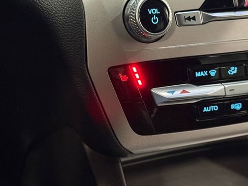 Used 2023 Ford Explorer XLT image 29