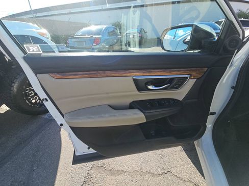 Used 2018 Honda CR-V Touring image 9