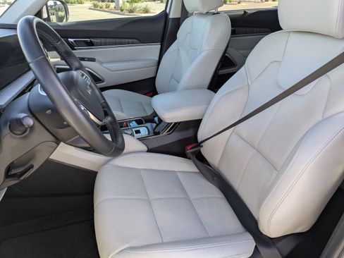 Used 2024 Kia Telluride EX w/ EX Captain's Chair Package image 27