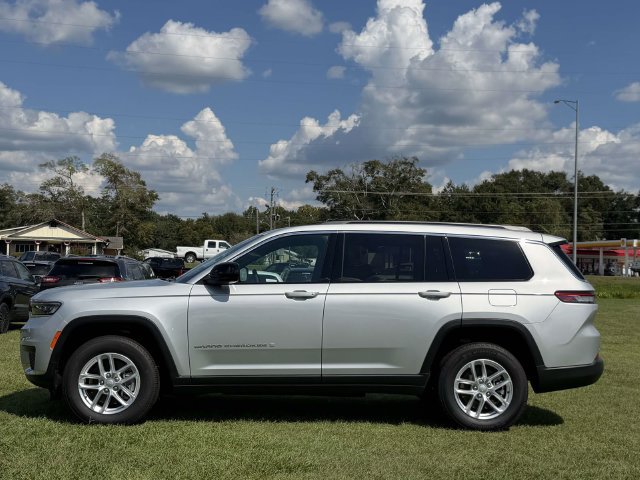 Used 2025 Jeep Grand Cherokee L Laredo w/ Luxury Tech Group I RWD image 10