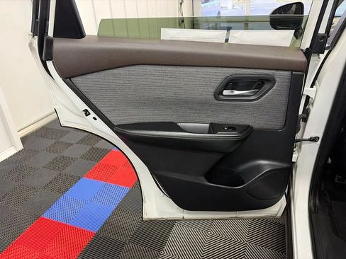 Used 2023 Nissan Rogue SV AWD/4WD image 12