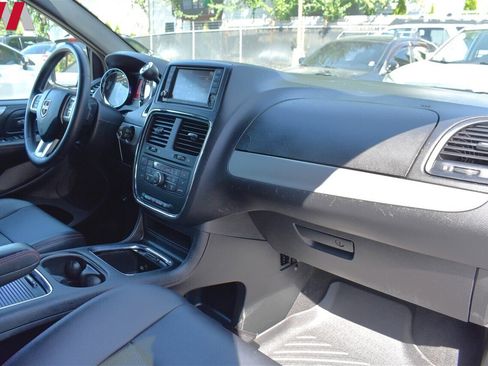 Used 2019 Dodge Grand Caravan GT image 12