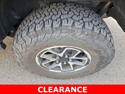 Used 2025 Jeep Wrangler Rubicon image 3