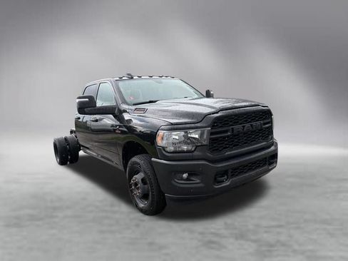 Used 2024 RAM 3500 Tradesman w/ Max Tow Package RWD image 3