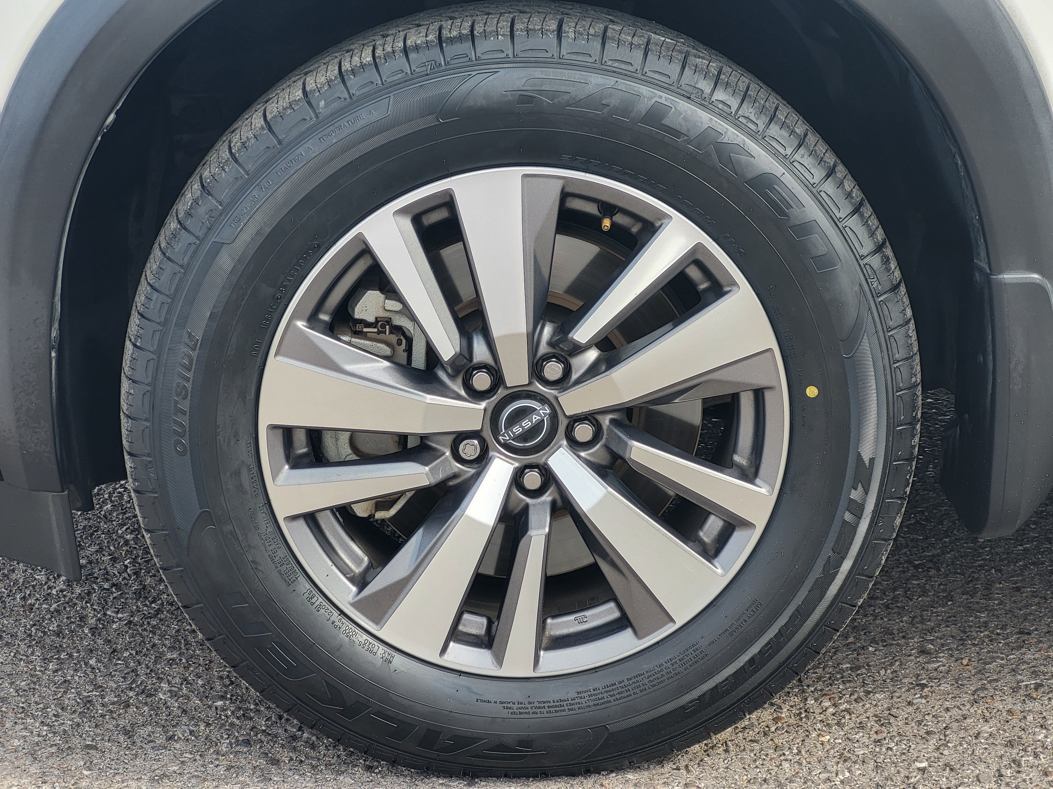 Used 2024 Toyota RAV4 LE AWD/4WD image 10