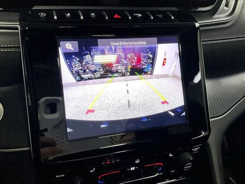 Used 2024 Jeep Grand Cherokee Altitude image 14