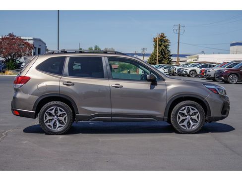 Used 2020 Subaru Forester Premium AWD/4WD image 2