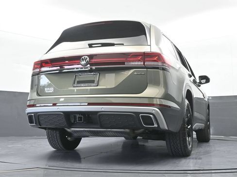 Used 2024 Volkswagen Atlas Peak Edition SE AWD/4WD image 62
