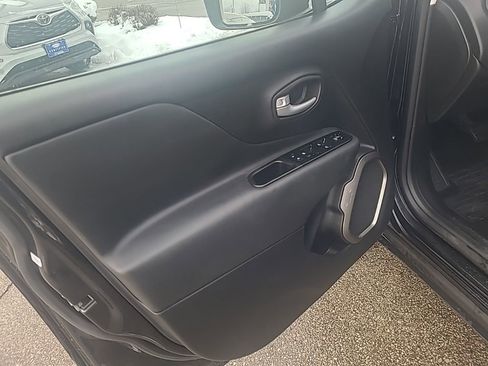 Used 2023 Jeep Renegade Latitude w/ Premium Group image 10