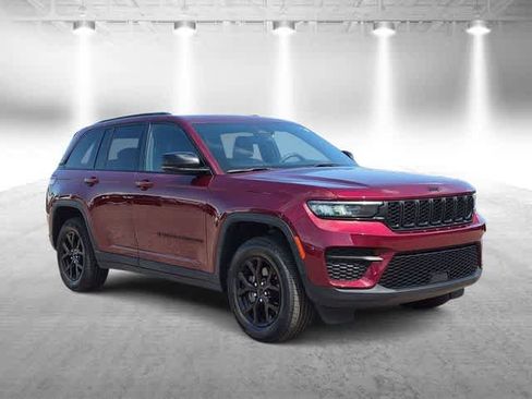Used 2024 Jeep Grand Cherokee Altitude AWD/4WD image 2