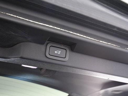 Used 2019 Land Rover Discovery HSE AWD/4WD image 25