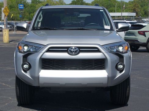 Used 2024 Toyota 4Runner SR5 AWD/4WD image 21
