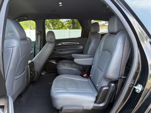 Used 2024 Buick Enclave Premium AWD/4WD image 27