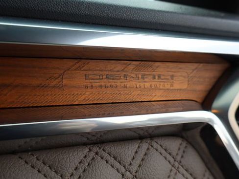 Used 2023 GMC Canyon Denali image 44