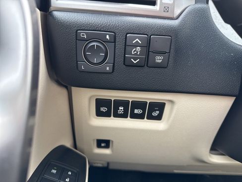 Used 2022 Lexus GX 460 Premium w/ Accessory Package image 16